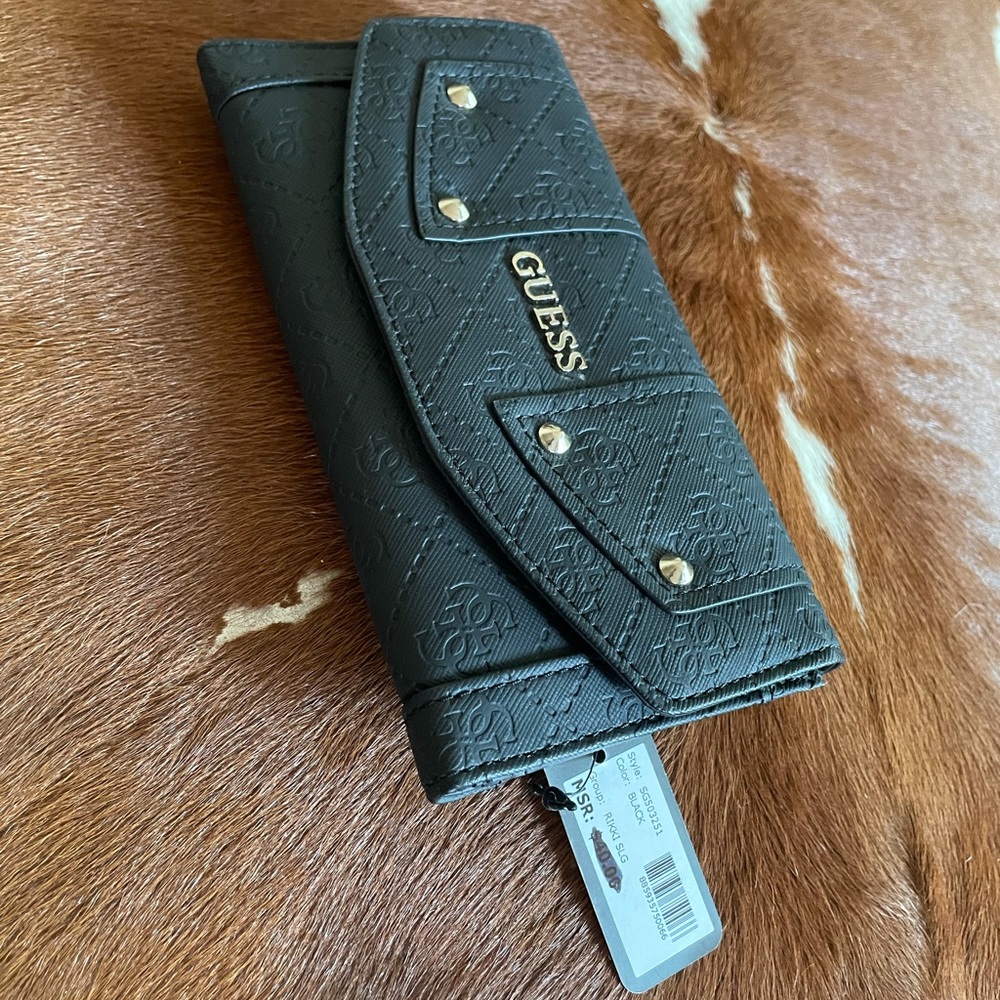 NWOT Guess Wallet